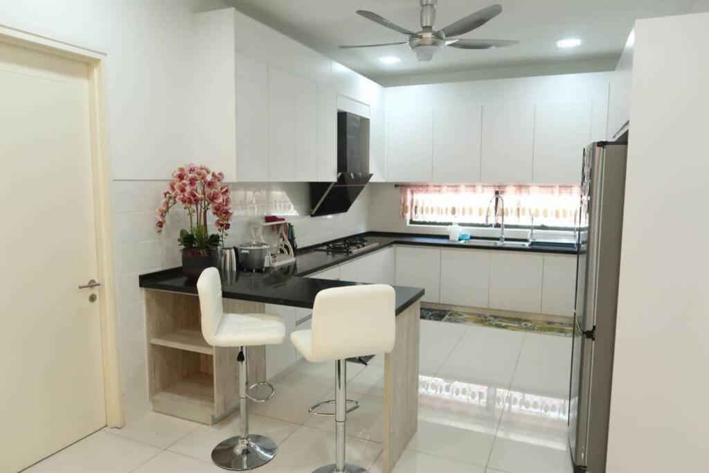 Promo Private Luxurious Nilai Vacation Home Dış mekan fotoğraf